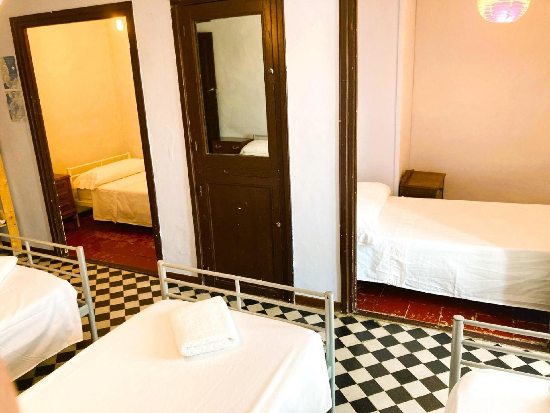 La Casa Magica Hostel Villatuerta Bagian luar foto