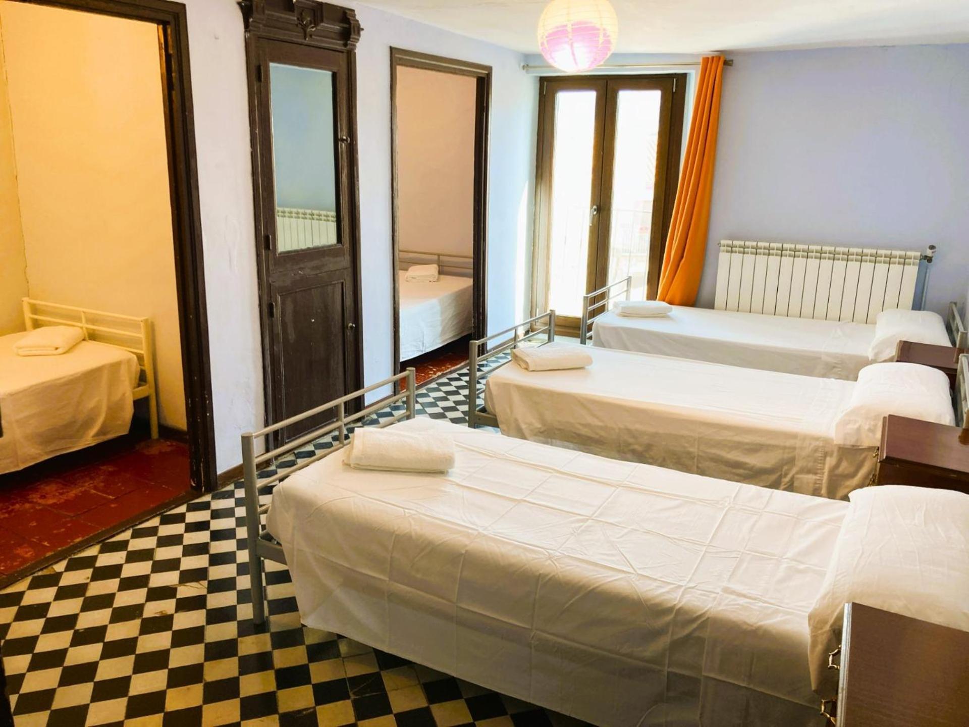 La Casa Magica Hostel Villatuerta Bagian luar foto