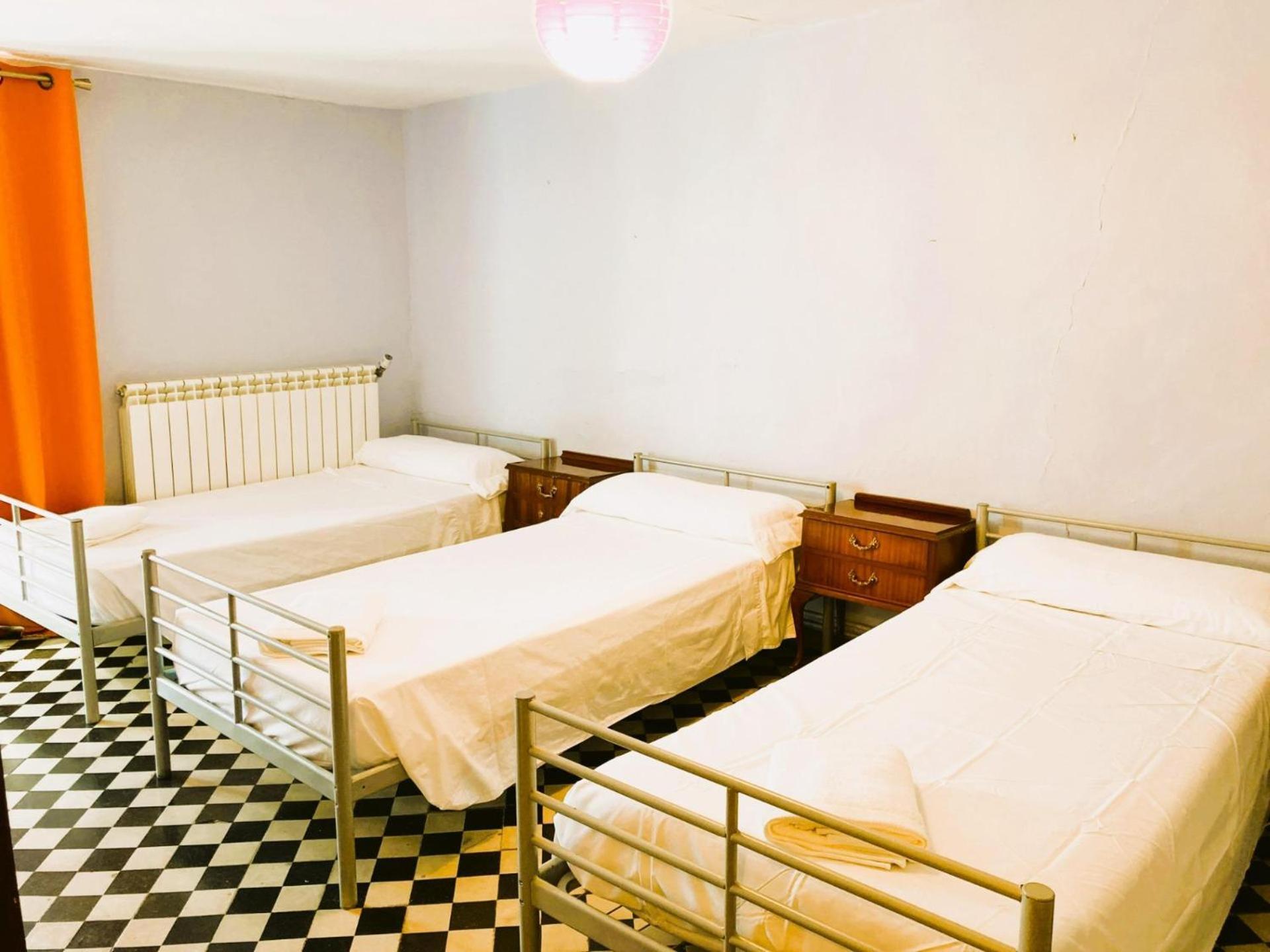 La Casa Magica Hostel Villatuerta Bagian luar foto
