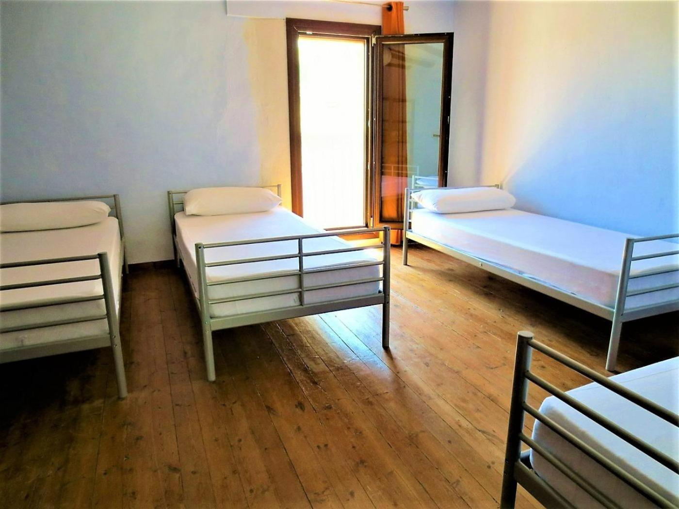 La Casa Magica Hostel Villatuerta Bagian luar foto