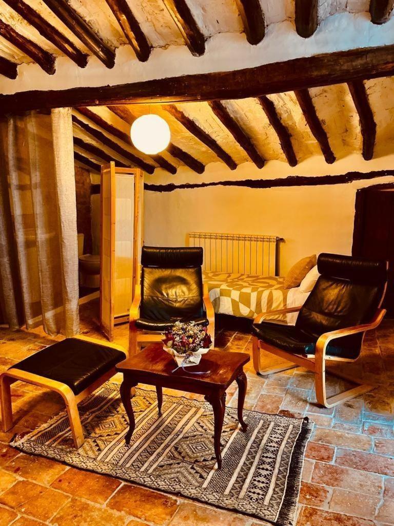La Casa Magica Hostel Villatuerta Bagian luar foto